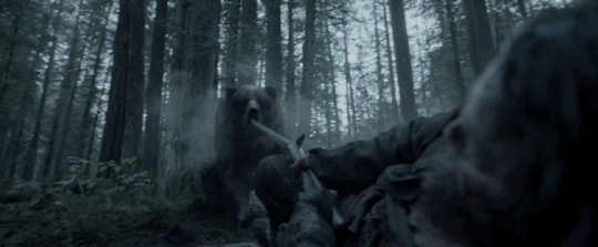 The Revenant - Hugh Glass attaqué par le grizzly
